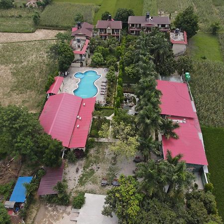 Royal Tiger Luxury Resort 4 Star ソーラハ エクステリア 写真