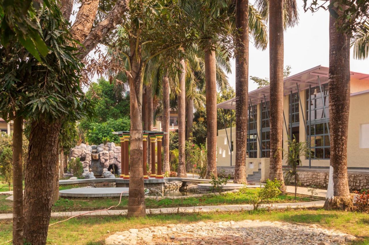 Royal Tiger Luxury Resort 4 Star ソーラハ エクステリア 写真