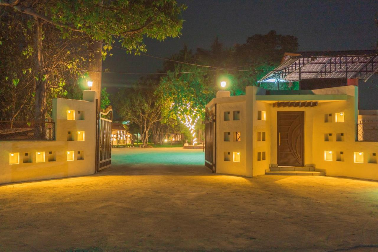 Royal Tiger Luxury Resort 4 Star ソーラハ エクステリア 写真