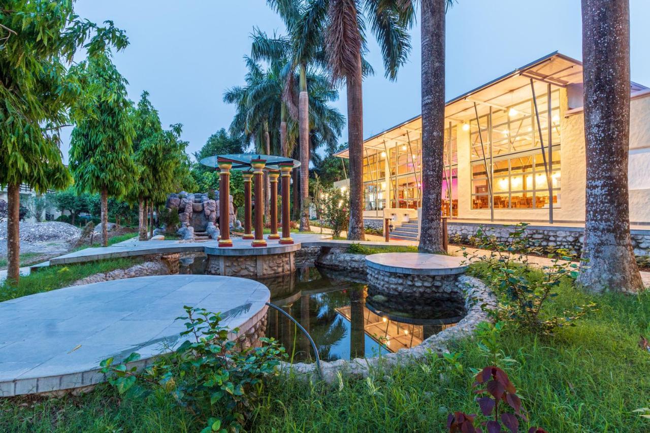 Royal Tiger Luxury Resort 4 Star ソーラハ エクステリア 写真
