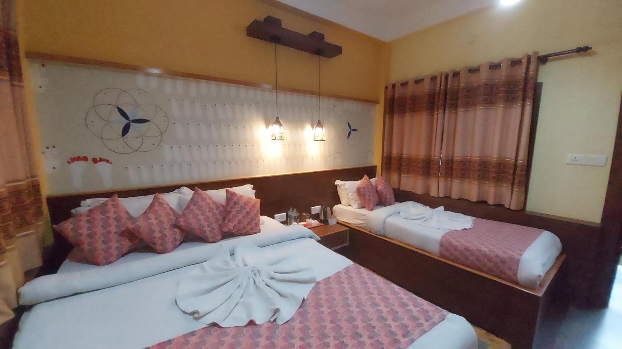 Royal Tiger Luxury Resort 4 Star ソーラハ エクステリア 写真
