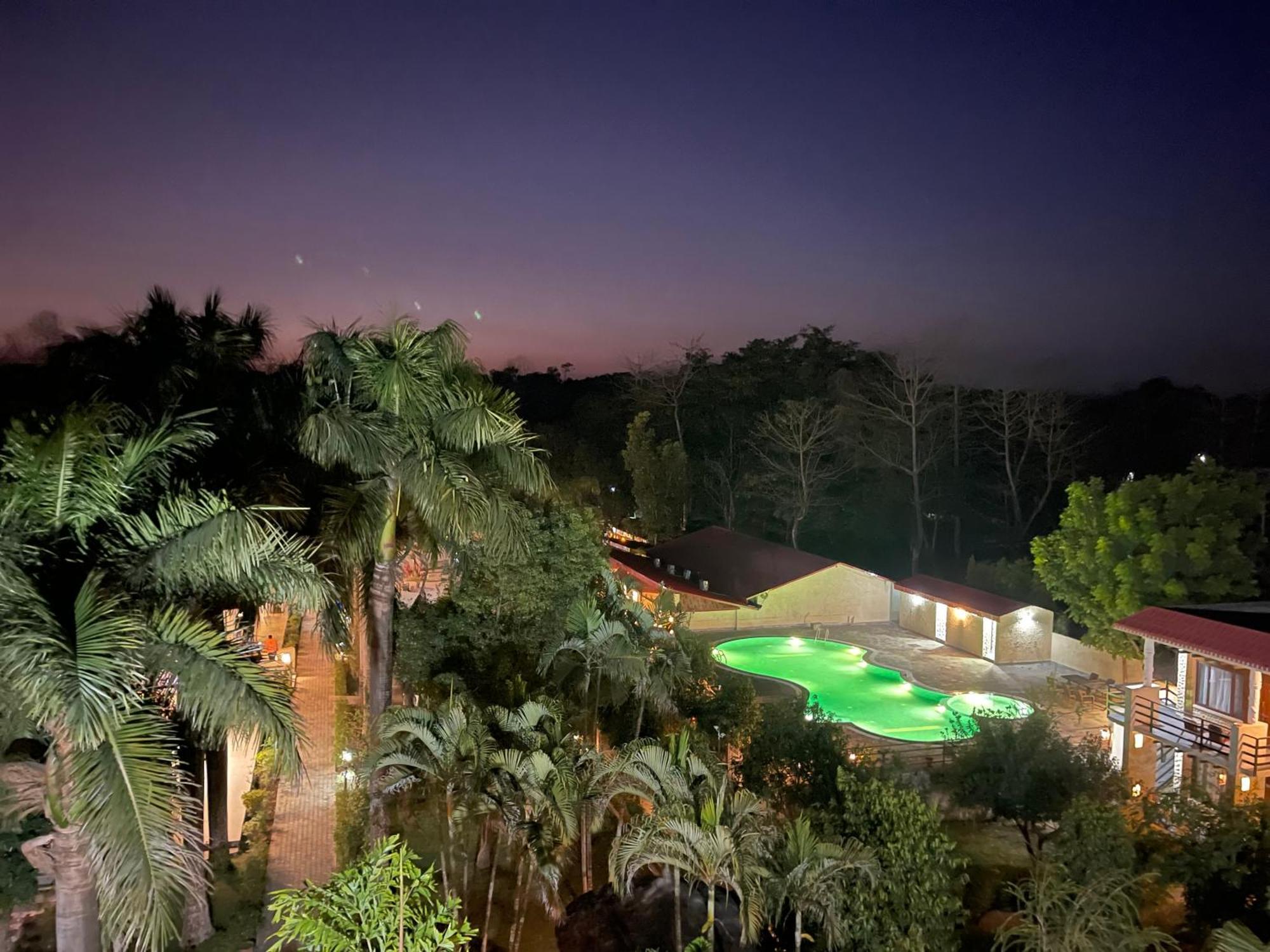 Royal Tiger Luxury Resort 4 Star ソーラハ エクステリア 写真