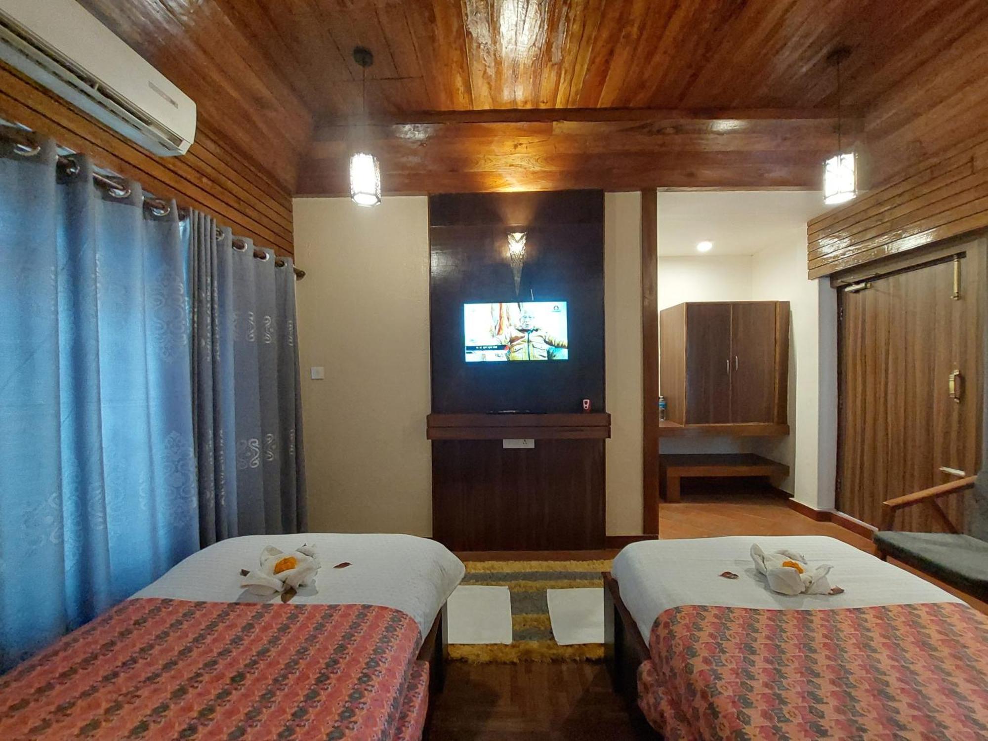 Royal Tiger Luxury Resort 4 Star ソーラハ エクステリア 写真
