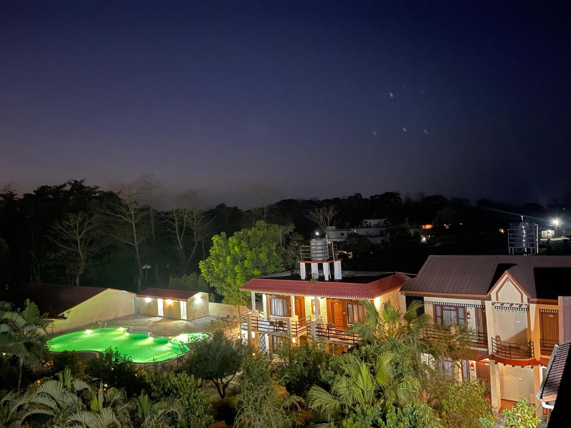 Royal Tiger Luxury Resort 4 Star ソーラハ エクステリア 写真