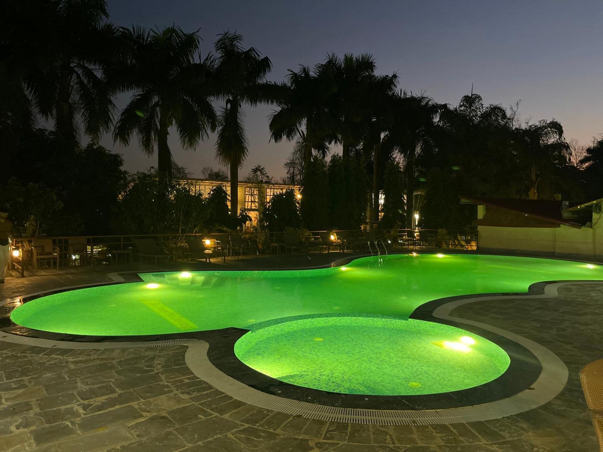 Royal Tiger Luxury Resort 4 Star ソーラハ エクステリア 写真