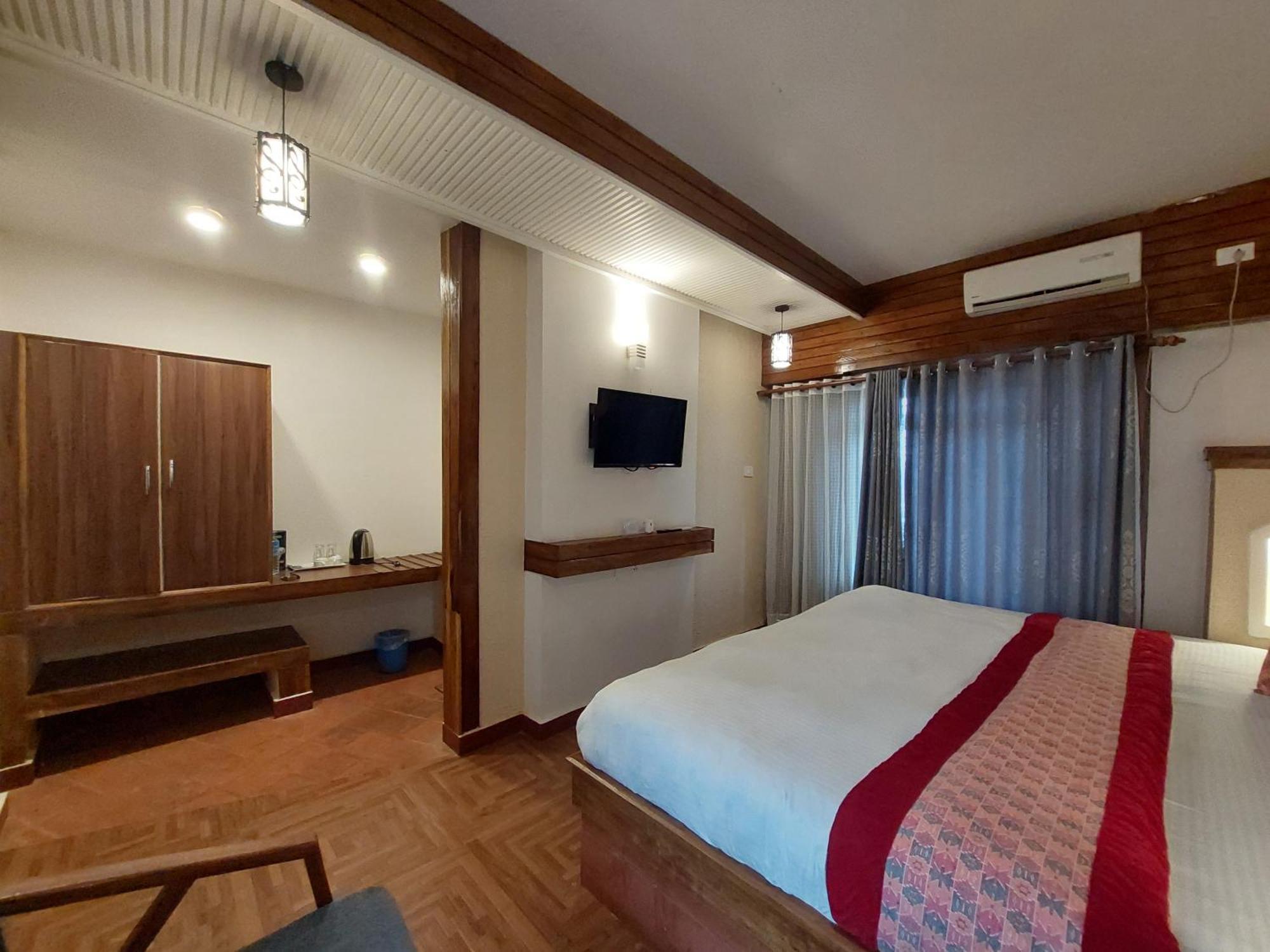 Royal Tiger Luxury Resort 4 Star ソーラハ エクステリア 写真
