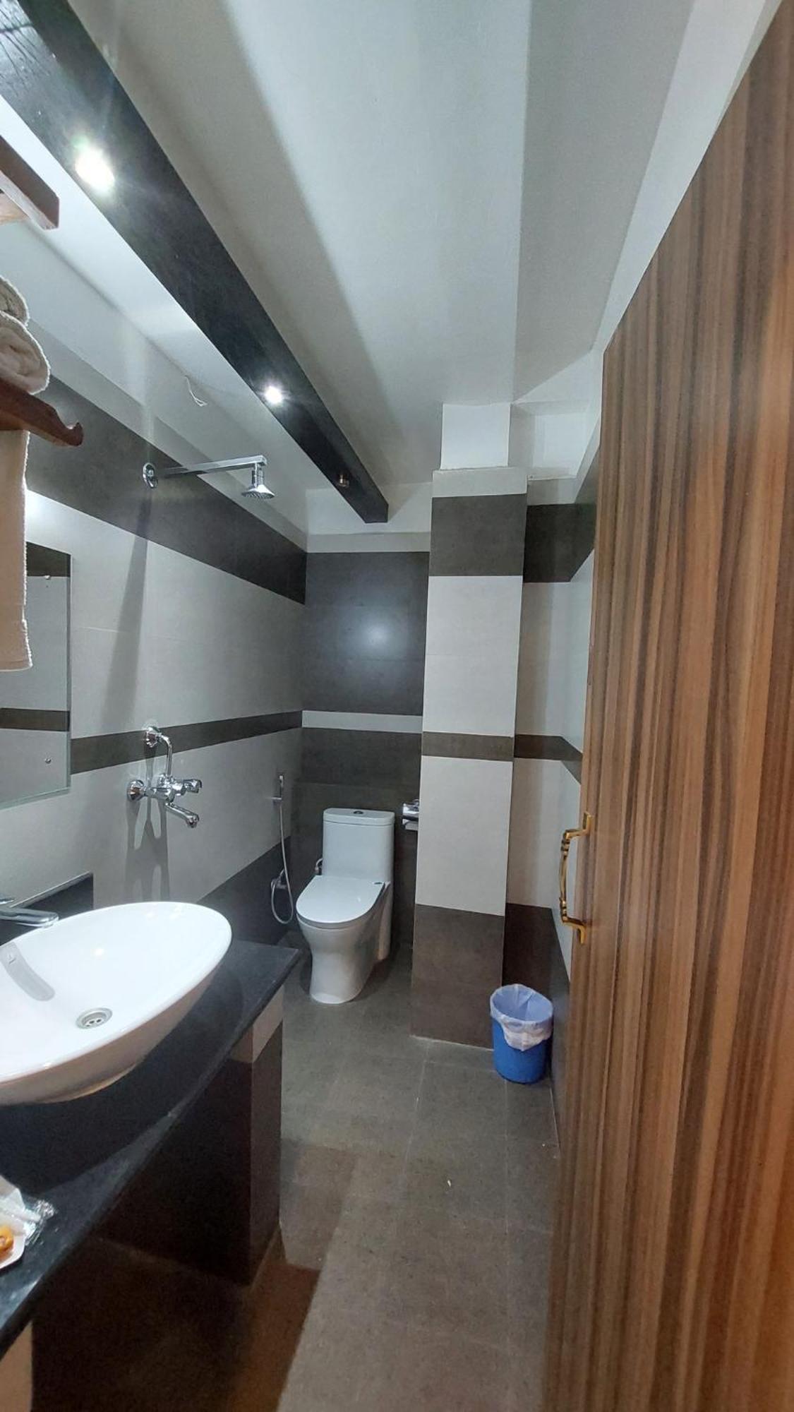 Royal Tiger Luxury Resort 4 Star ソーラハ エクステリア 写真