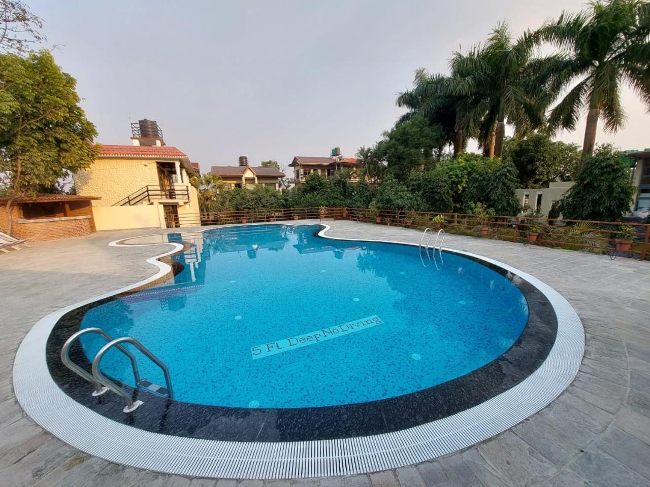 Royal Tiger Luxury Resort 4 Star ソーラハ エクステリア 写真