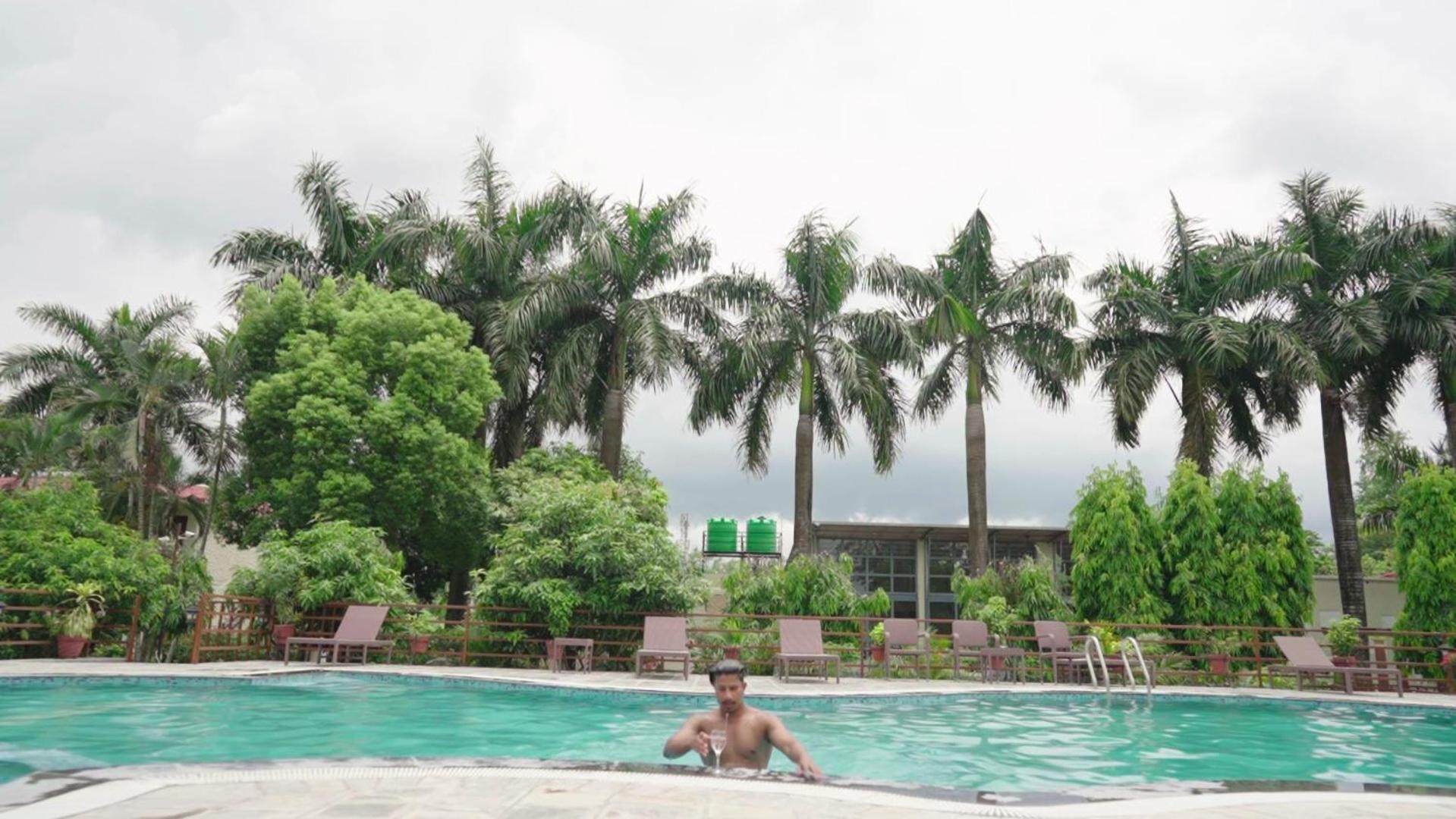 Royal Tiger Luxury Resort 4 Star ソーラハ エクステリア 写真
