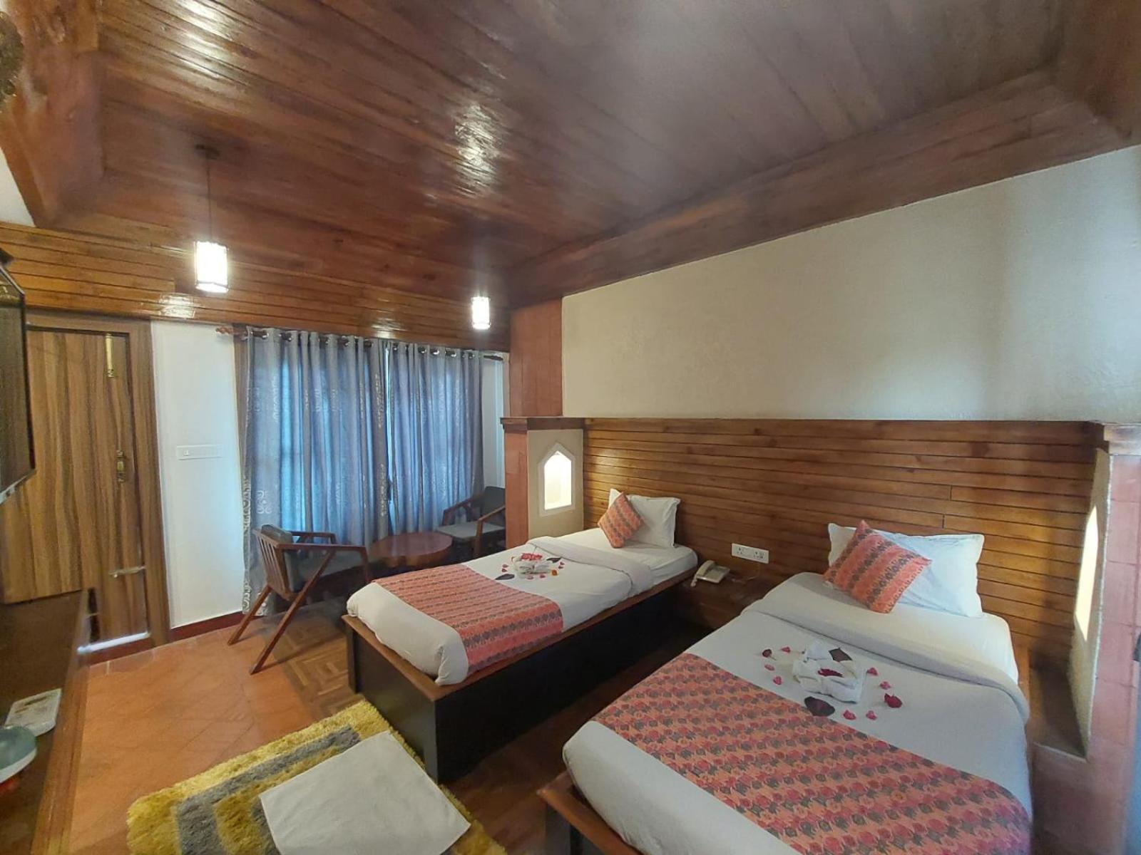 Royal Tiger Luxury Resort 4 Star ソーラハ エクステリア 写真