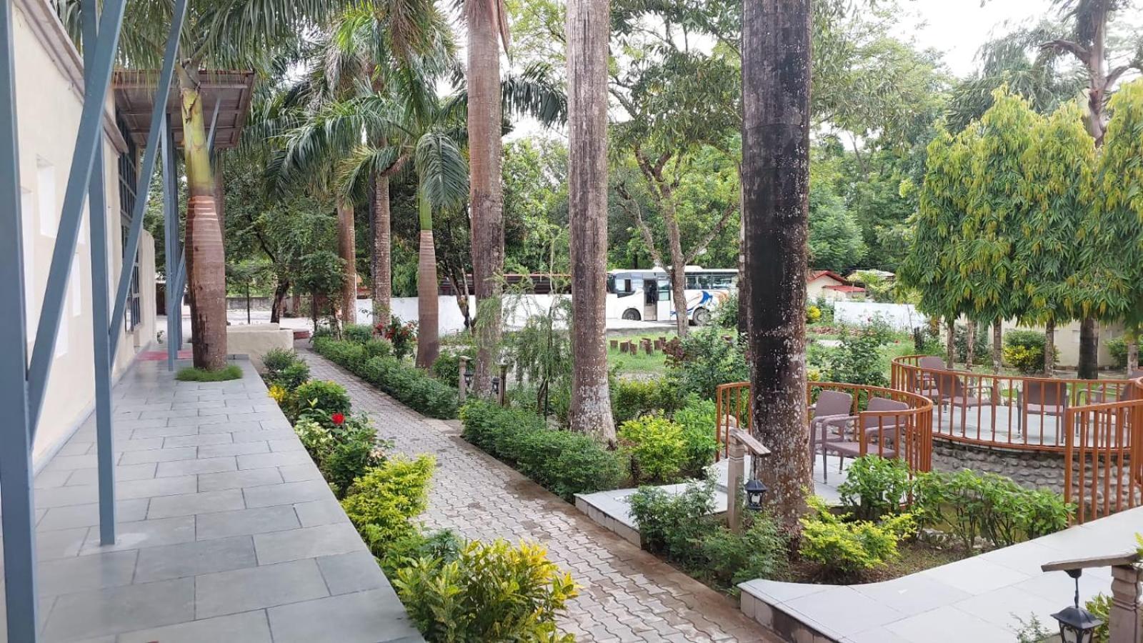 Royal Tiger Luxury Resort 4 Star ソーラハ エクステリア 写真